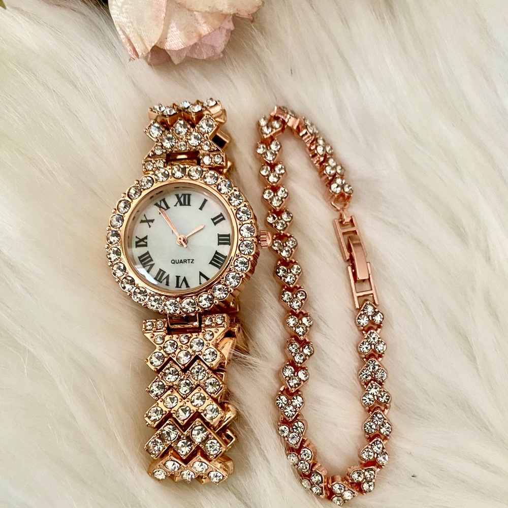 NEW Quartz Watch with Heart Design Bracelet in Rose Gold with Rhinestones.